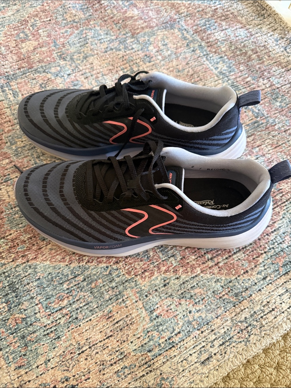 Skechers women’s size 11 memory foam sneakers